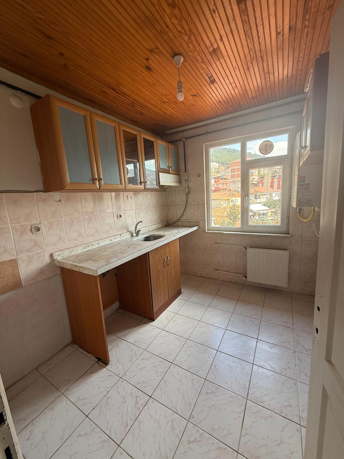 Maltepe Başıbüyük'te Deniz ve Orman Manzaralı 2+1 Daire