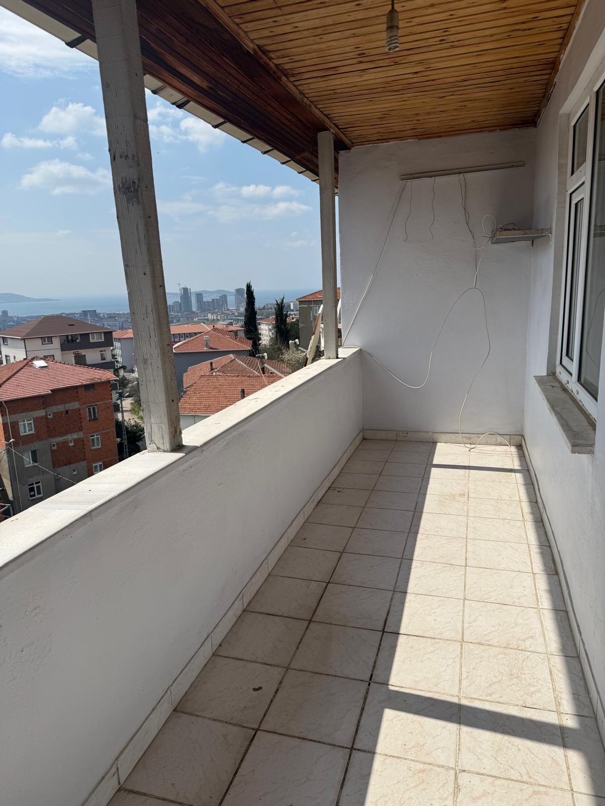 Maltepe Başıbüyük'te Deniz ve Orman Manzaralı 2+1 Daire