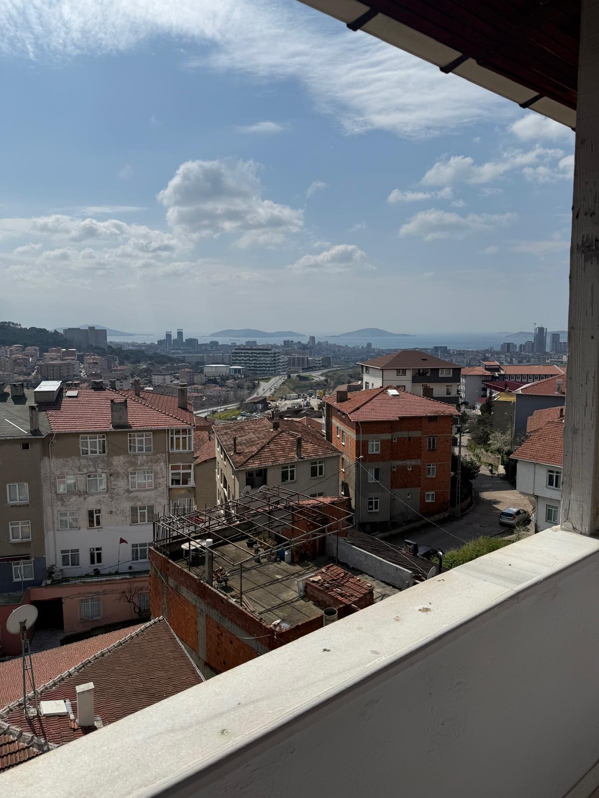 Maltepe Başıbüyük'te Deniz ve Orman Manzaralı 2+1 Daire
