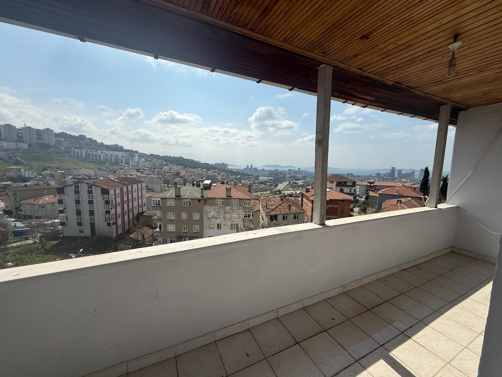Maltepe Başıbüyük'te Deniz ve Orman Manzaralı 2+1 Daire