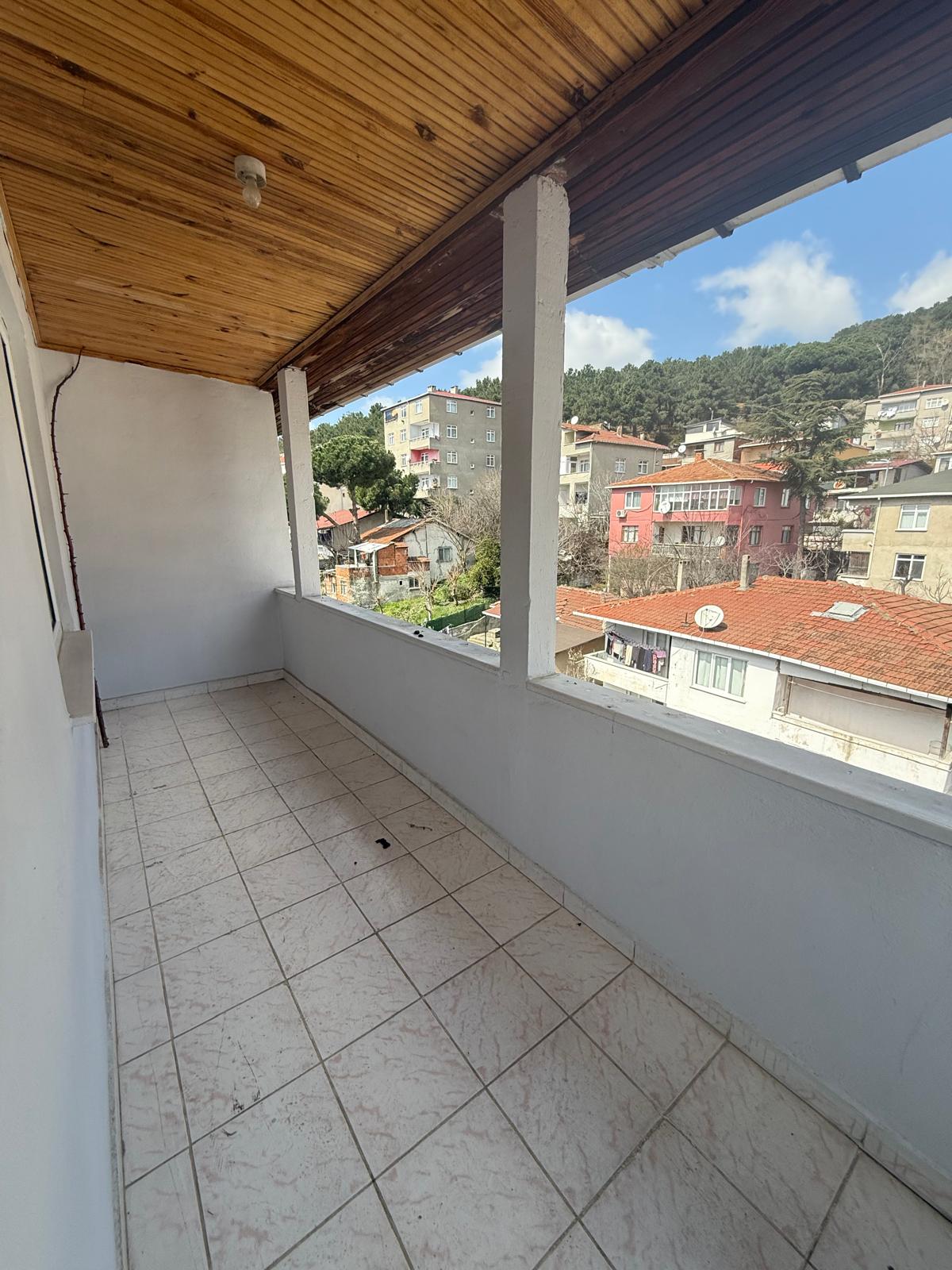 Maltepe Başıbüyük'te Deniz ve Orman Manzaralı 2+1 Daire