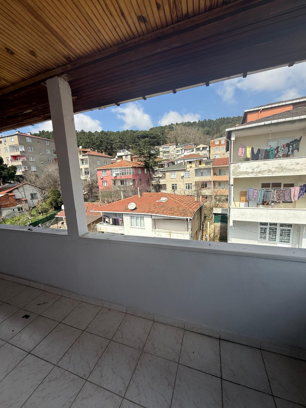 Maltepe Başıbüyük'te Deniz ve Orman Manzaralı 2+1 Daire
