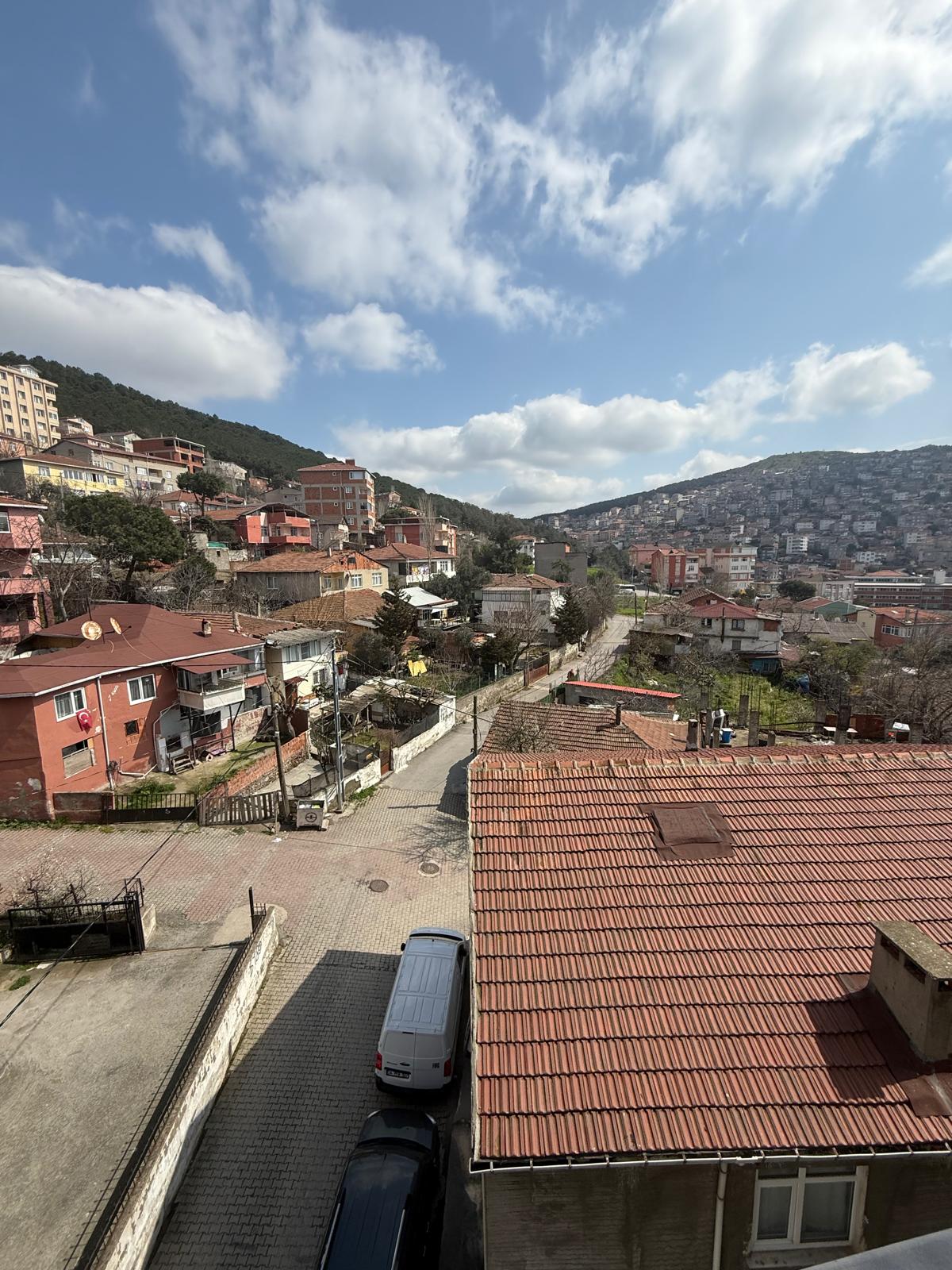Maltepe Başıbüyük'te Deniz ve Orman Manzaralı 2+1 Daire