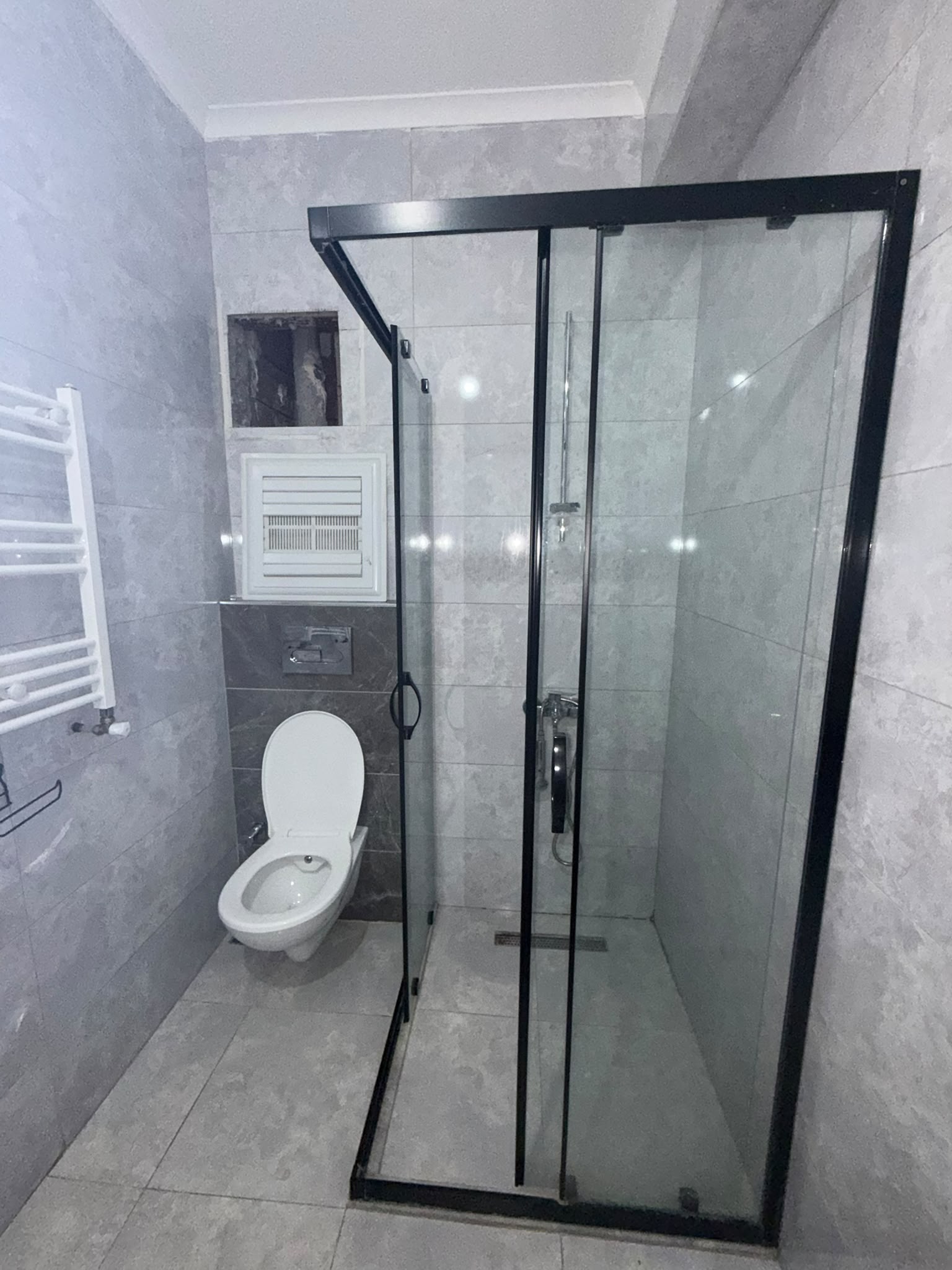 Tuzla Aydınlı'da Merkezi Konumda Satılık 3+1 Daire