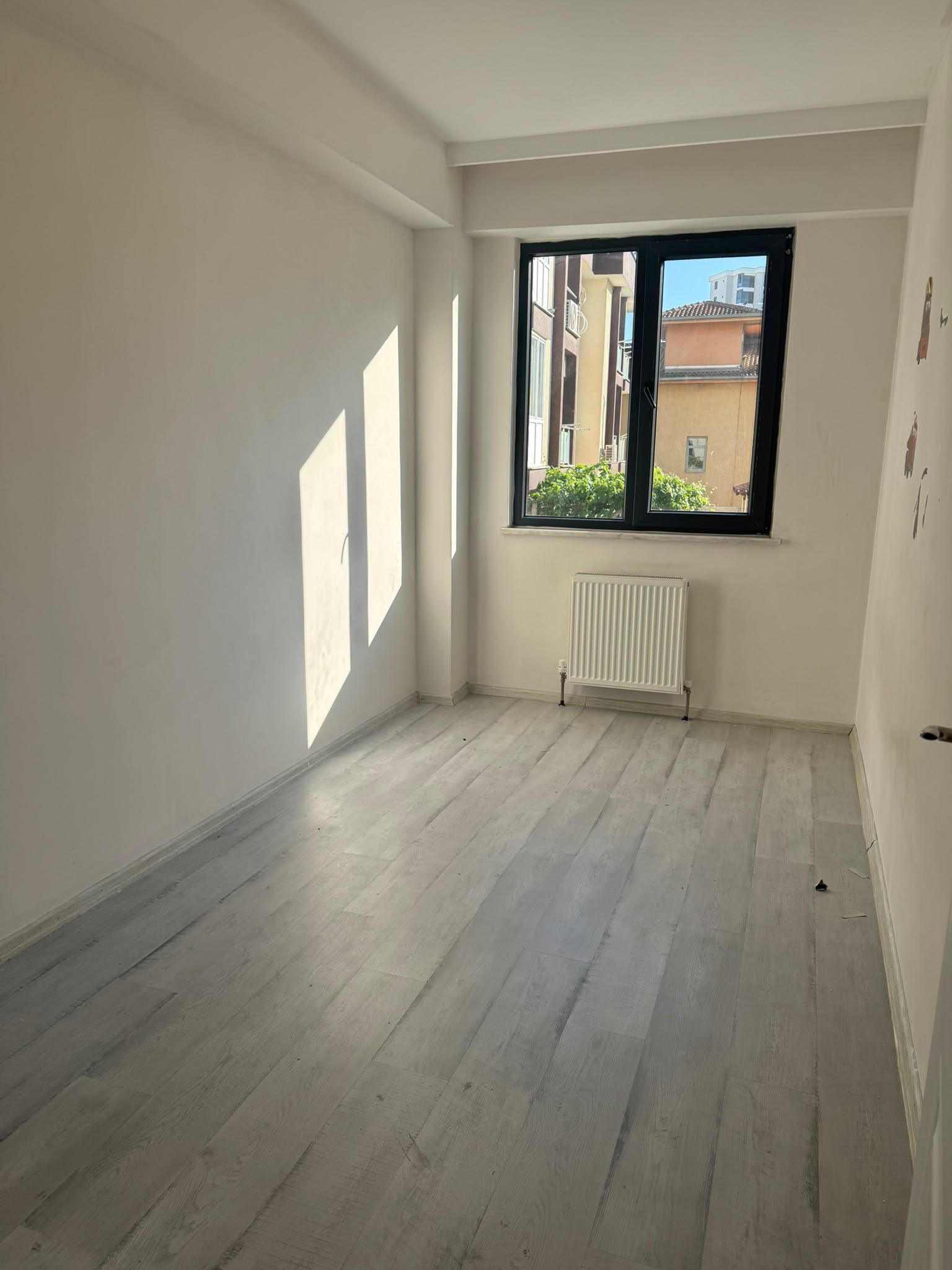 Tuzla Aydınlı'da Merkezi Konumda Satılık 3+1 Daire