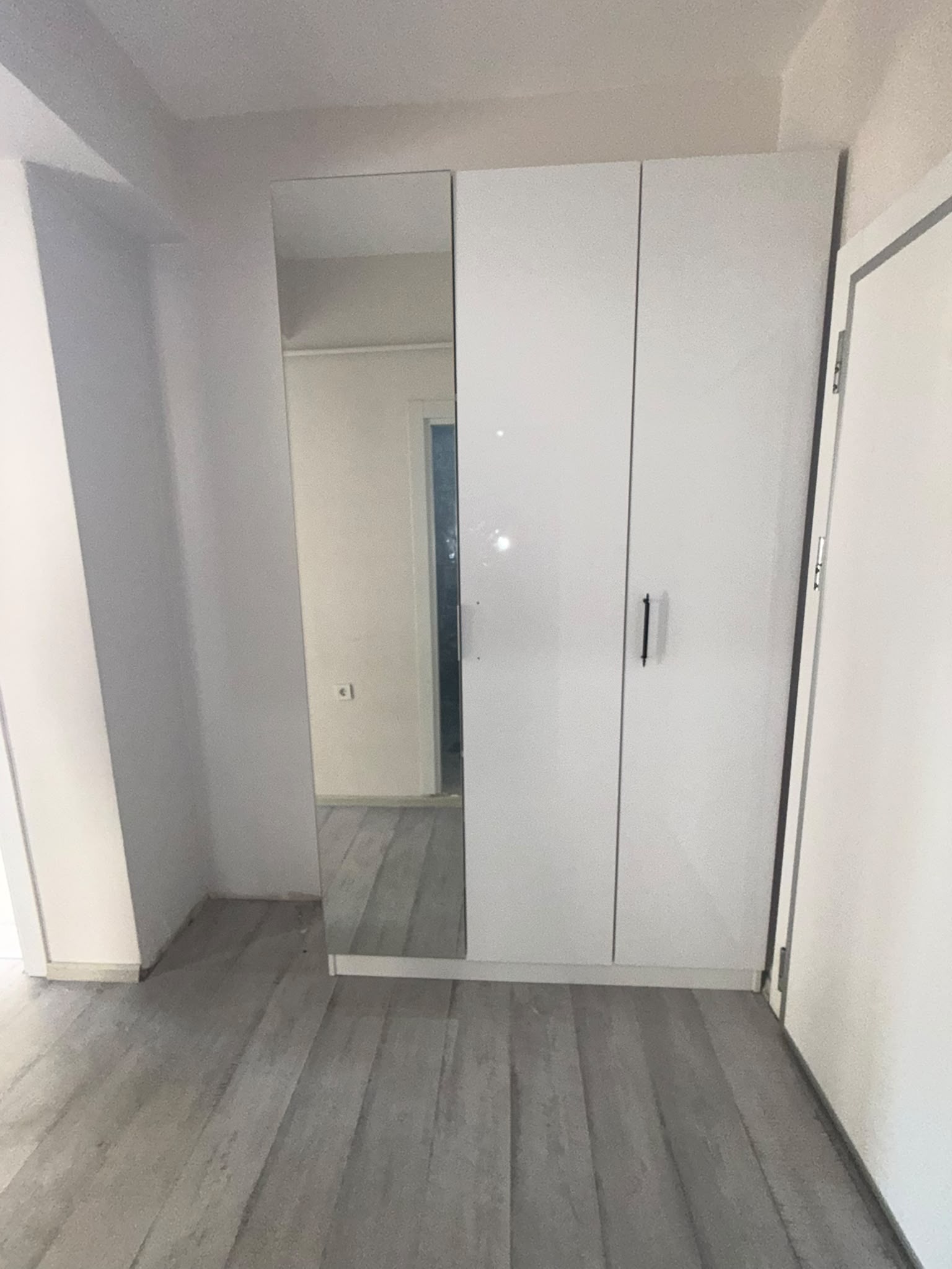 Tuzla Aydınlı'da Merkezi Konumda Satılık 3+1 Daire