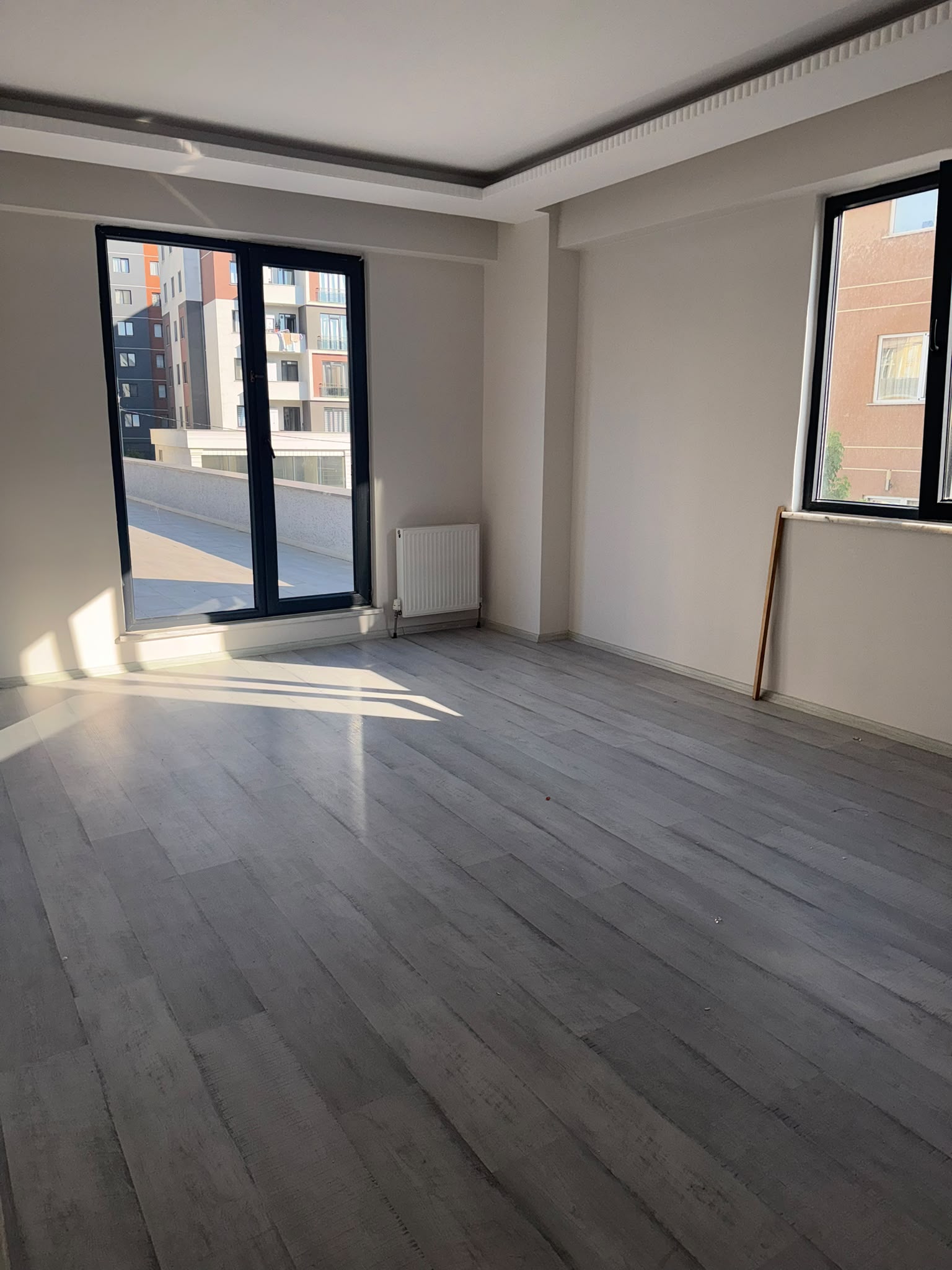 Tuzla Aydınlı'da Merkezi Konumda Satılık 3+1 Daire