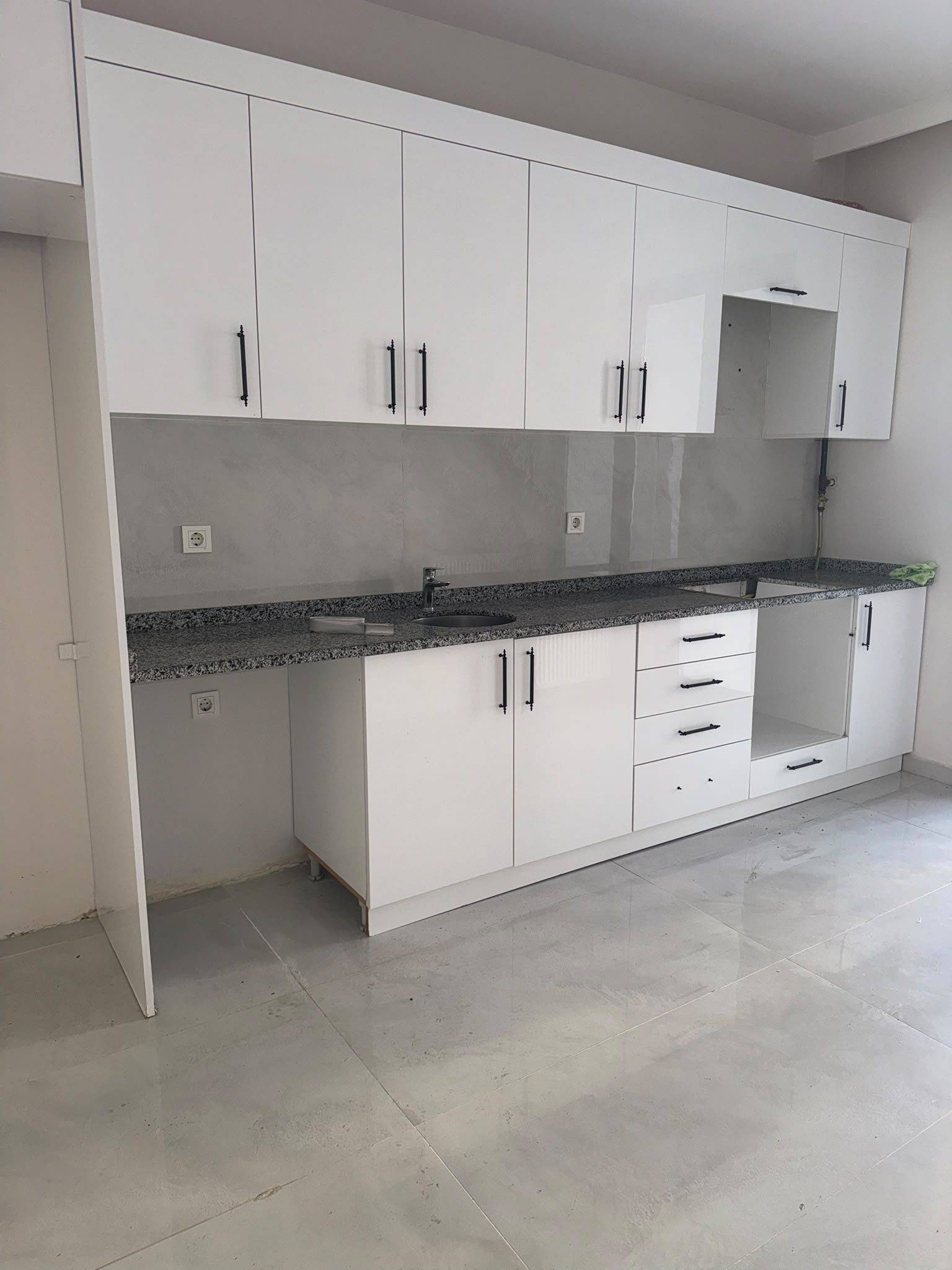 Tuzla Aydınlı'da Merkezi Konumda Satılık 3+1 Daire